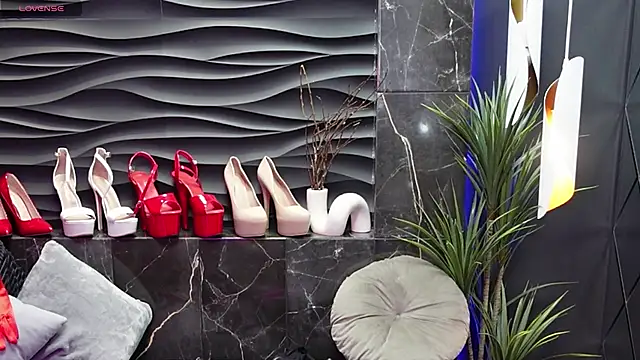 Snapshot of MistressDarsy chatting on February 20, 2025, 8:36 pm MistressDarsy online show from February 20, 2025, 8:36 pm