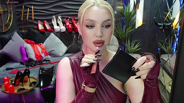 Snapshot of MistressDarsy chatting on February 23, 2025, 9:44 am MistressDarsy online show from February 23, 2025, 9:44 am