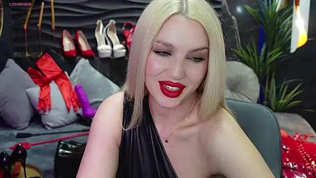 Snapshot of MistressDarsy chatting on February 26, 2025, 9:21 am MistressDarsy online show from February 26, 2025, 9:21 am