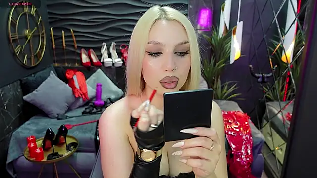 Snapshot of MistressDarsy chatting on March 3, 2025, 2:15 pm MistressDarsy online show from March 3, 2025, 2:15 pm