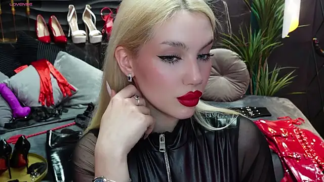 Snapshot of MistressDarsy chatting on March 7, 2025, 12:34 pm MistressDarsy online show from March 7, 2025, 12:34 pm