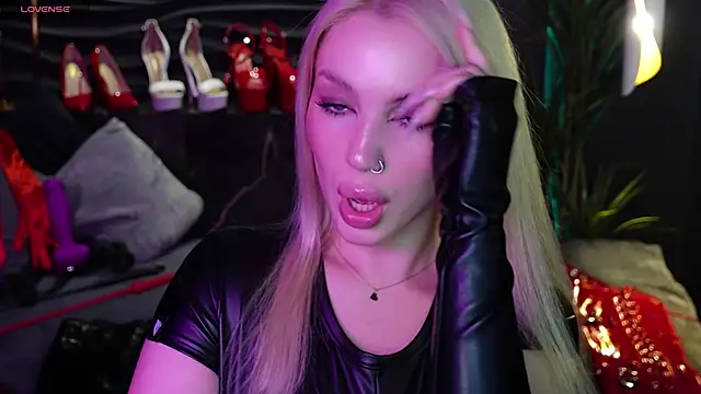 Snapshot of MistressDarsy chatting on March 16, 2025, 6:31 am MistressDarsy online show from March 16, 2025, 6:31 am