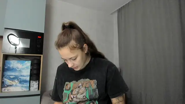 why again me online show from September 21, 2025, 4:52 pm