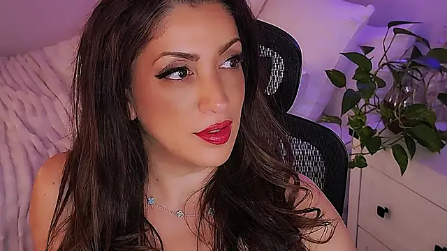 Snapshot of Wonderful_Woman chatting on May 17, 2026, 12:52 am Wonderful Woman online show from May 17, 2026, 12:52 am