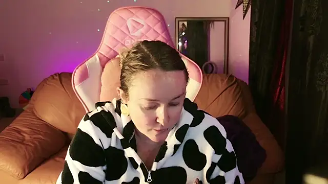 kisicaxx online show from January 17, 2025, 7:16 pm