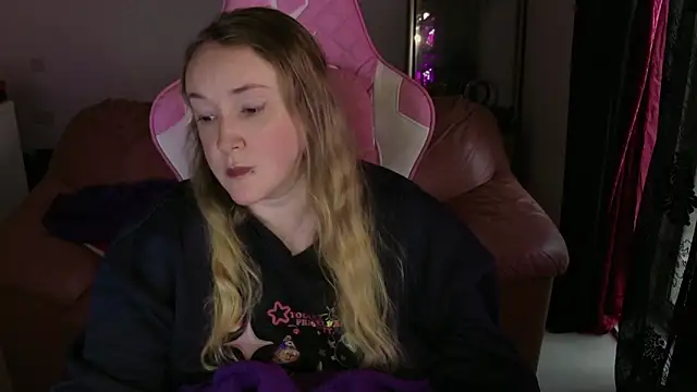 kisicaxx online show from January 21, 2025, 4:16 pm