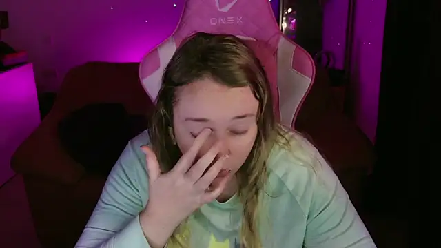 kisicaxx online show from January 22, 2025, 7:34 pm