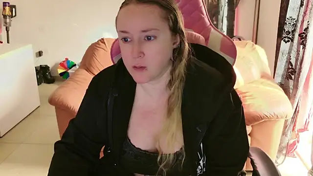 kisicaxx online show from February 2, 2025, 9:30 am