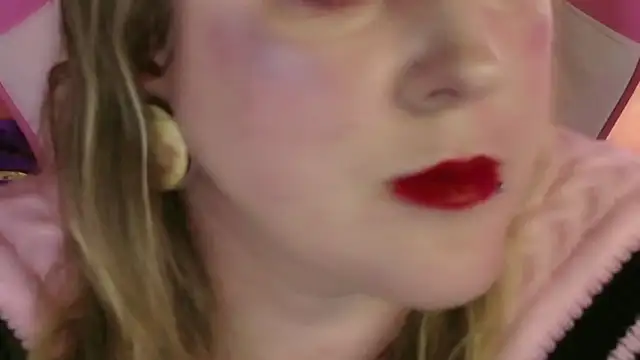 kisicaxx online show from February 7, 2025, 12:50 pm