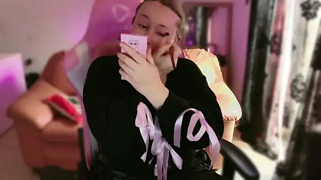 kisicaxx online show from February 13, 2025, 10:02 am