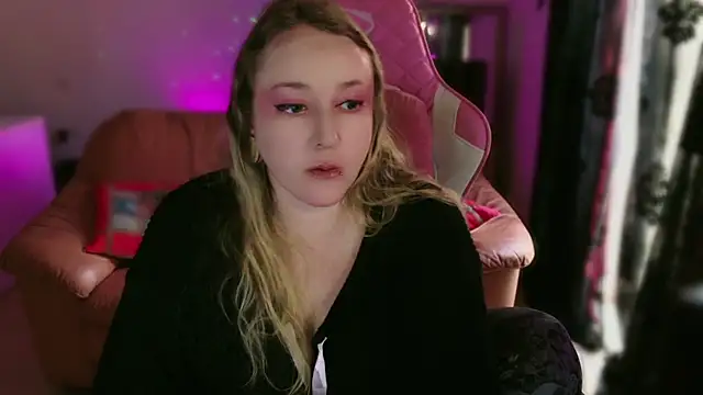 kisicaxx online show from February 17, 2025, 2:26 pm