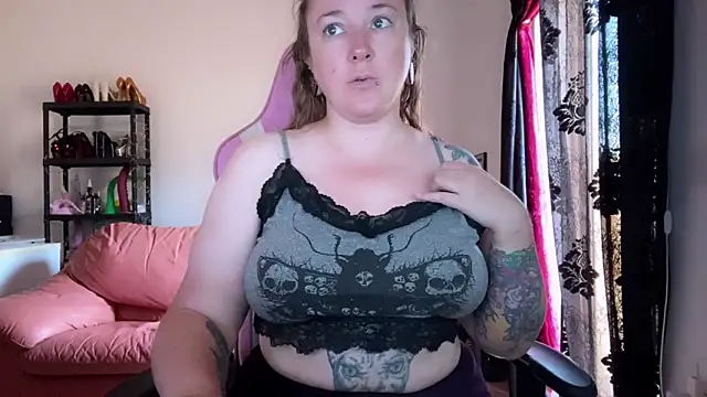 kisicaxx online show from September 22, 2025, 5:42 am