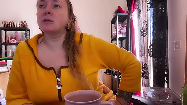 kisicaxx online show from November 21, 2025, 8:46 am