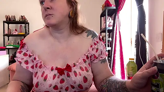 kisicaxx online show from April 14, 2026, 9:15 am