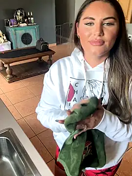 Snapshot of lovely_beast chatting on October 8, 2025, 4:04 pm lovely beast online show from October 8, 2025, 4:04 pm