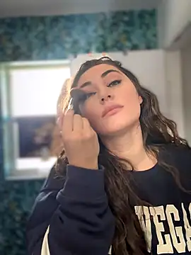 Snapshot of lovely_beast chatting on November 8, 2025, 5:34 pm lovely beast online show from November 8, 2025, 5:34 pm