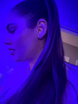 Snapshot of lovely_beast chatting on November 18, 2025, 5:28 pm lovely beast online show from November 18, 2025, 5:28 pm