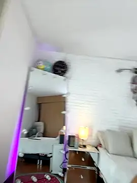 hollythomson online show from October 28, 2025, 5:04 pm