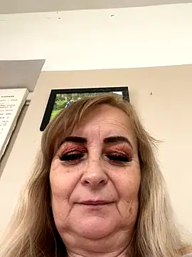 Irina2909xh online show from October 9, 2025, 10:35 am