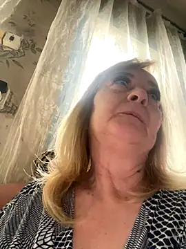 Snapshot of Irina2909@xh chatting on November 16, 2025, 9:37 am Irina2909xh online show from November 16, 2025, 9:37 am