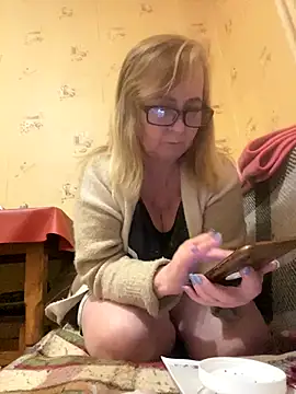 Snapshot of Irina2909@xh chatting on December 18, 2025, 1:22 am Irina2909xh online show from December 18, 2025, 1:22 am