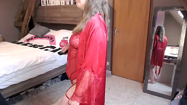 Snapshot of MissGirly chatting on December 16, 2024, 1:11 pm MissGirly online show from December 16, 2024, 1:11 pm
