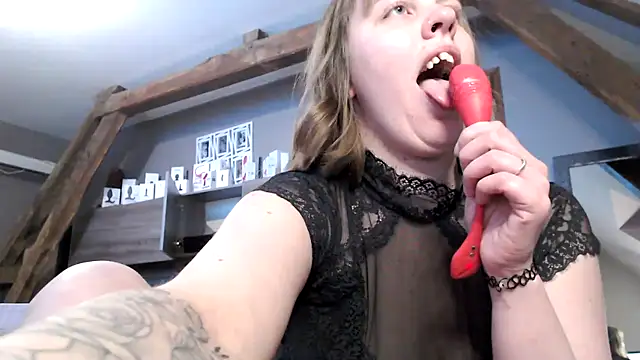 Snapshot of MissGirly chatting on February 21, 2025, 8:27 pm MissGirly online show from February 21, 2025, 8:27 pm