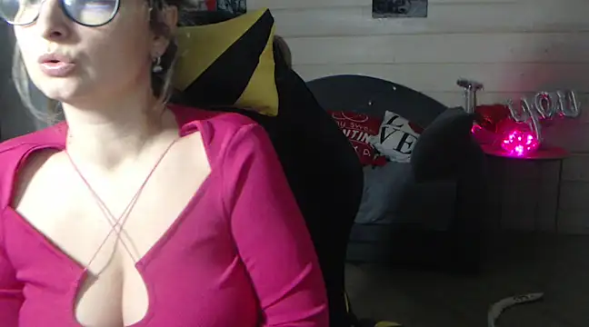 RubiLakros online show from February 13, 2025, 4:17 pm