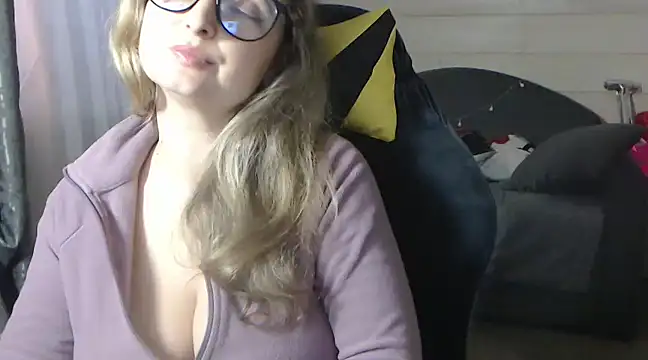 RubiLakros online show from February 14, 2025, 2:23 pm