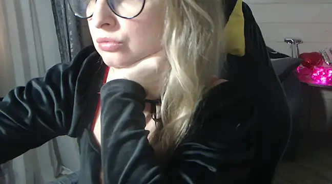 RubiLakros online show from February 14, 2025, 10:36 pm