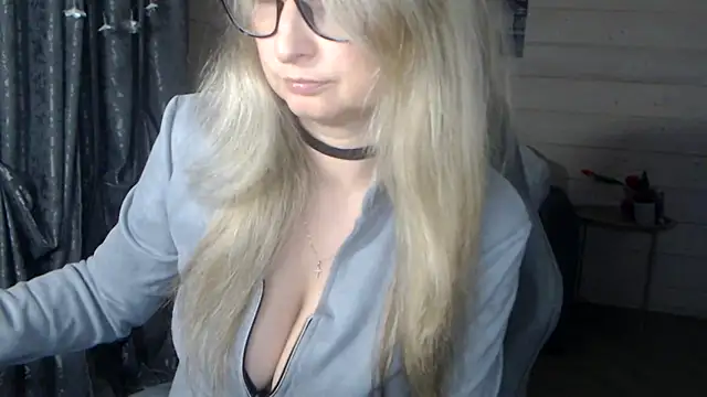 RubiLakros online show from October 31, 2025, 3:46 pm