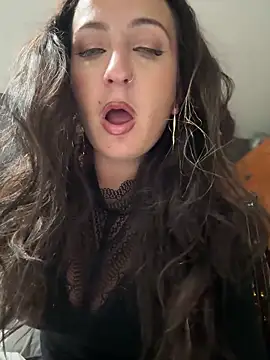 itsCassie online show from December 16, 2025, 8:47 pm