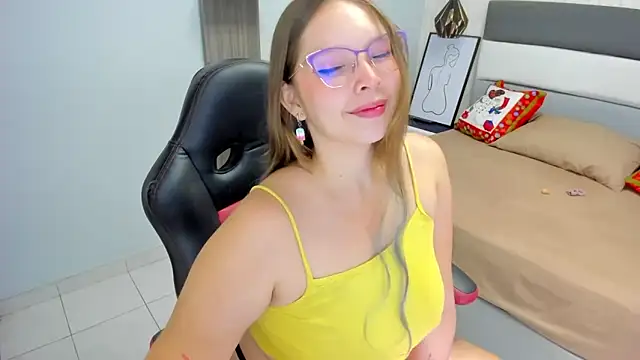 LEYNABRAUN online show from January 3, 2025, 12:52 pm