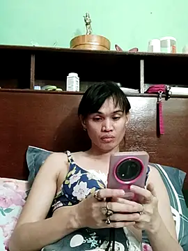 QueenSoreal online show from May 12, 2026, 1:41 pm