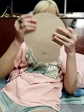 QueenSoreal online show from July 10, 2026, 6:07 am