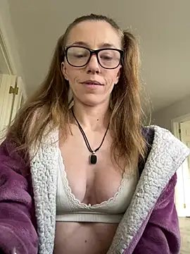 Snapshot of Heidi_Harper chatting on January 2, 2025, 10:37 am Heidi Harper online show from January 2, 2025, 10:37 am