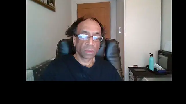 Snapshot of rauncher1 chatting on July 5, 2026, 9:05 am rauncher1 online show from July 5, 2026, 9:05 am
