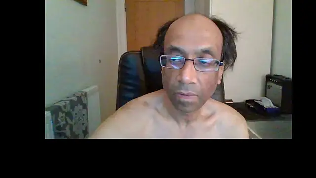 Snapshot of rauncher1 chatting on July 9, 2026, 5:28 pm rauncher1 online show from July 9, 2026, 5:28 pm