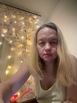 Snapshot of Susanel chatting on December 20, 2024, 2:16 pm Susanel online show from December 20, 2024, 2:16 pm