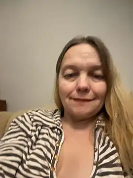 Snapshot of Susanel chatting on January 7, 2025, 4:37 pm Susanel online show from January 7, 2025, 4:37 pm