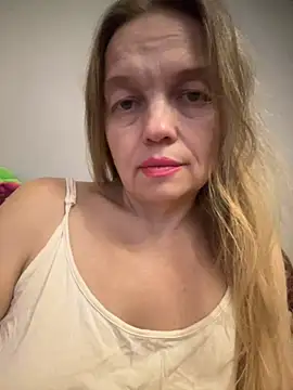Snapshot of Susanel chatting on September 22, 2025, 5:37 pm Susanel online show from September 22, 2025, 5:37 pm