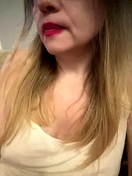 Susanel online show from October 4, 2025, 8:18 pm