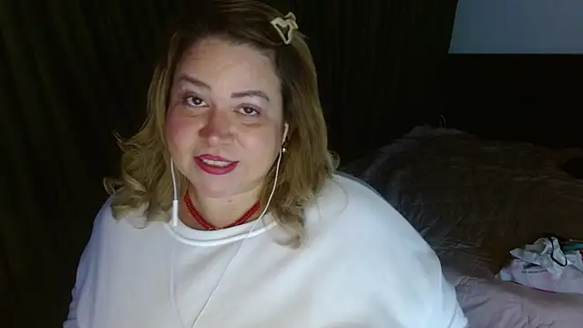 Snapshot of bella_savati chatting on January 3, 2025, 2:54 am bella savati online show from January 3, 2025, 2:54 am