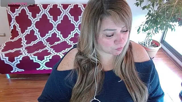 Snapshot of bella_savati chatting on March 11, 2025, 4:51 pm bella savati online show from March 11, 2025, 4:51 pm