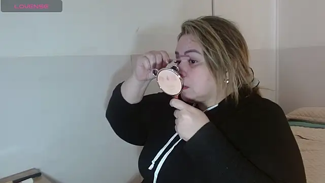 Snapshot of bella_savati chatting on September 19, 2025, 5:46 pm bella savati online show from September 19, 2025, 5:46 pm