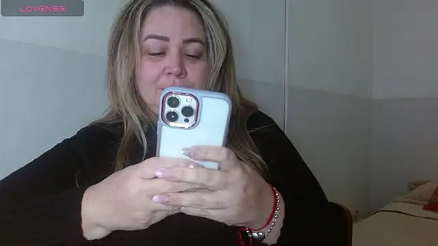 Snapshot of bella_savati chatting on September 27, 2025, 1:10 am bella savati online show from September 27, 2025, 1:10 am