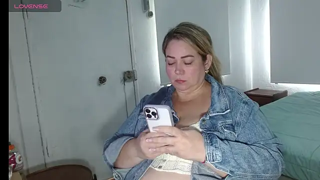 Snapshot of bella_savati chatting on October 2, 2025, 5:31 pm bella savati online show from October 2, 2025, 5:31 pm