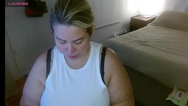 Snapshot of bella_savati chatting on November 2, 2025, 11:18 pm bella savati online show from November 2, 2025, 11:18 pm