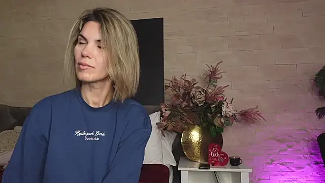 FeliciaKrige online show from March 3, 2026, 9:42 pm