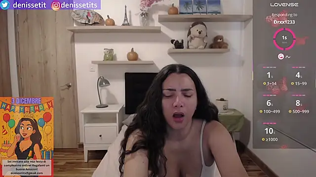 DenisseTits online show from November 22, 2025, 2:27 pm